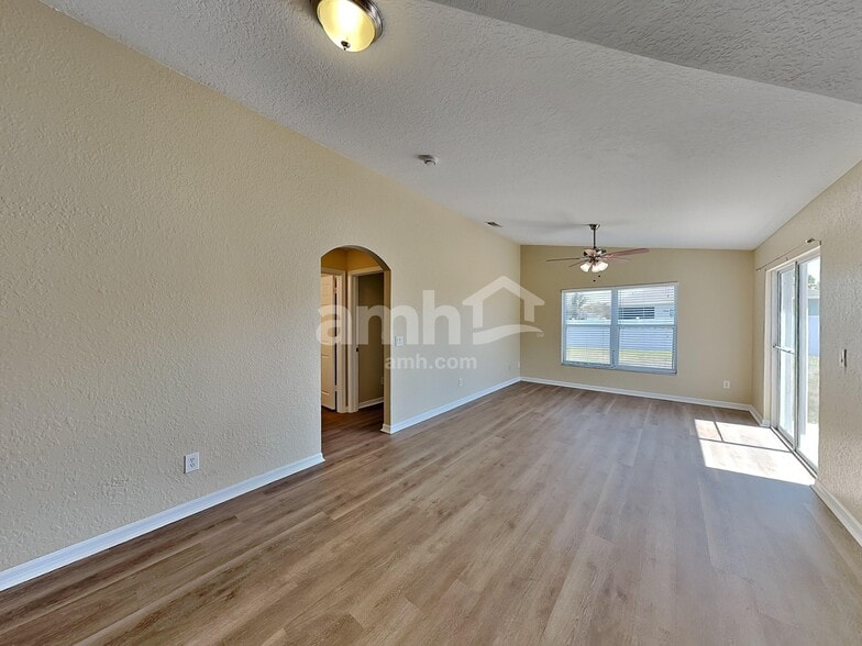 Building Photo - 3965 SW Laffite St