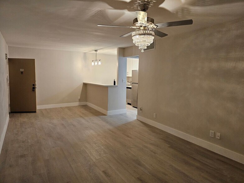 Building Photo - 5821 Washington St