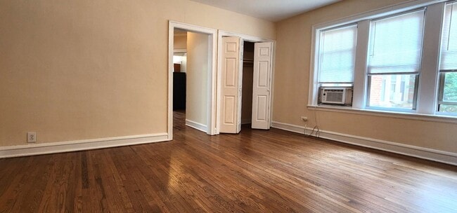 Building Photo - 4848 W Wrightwood Ave