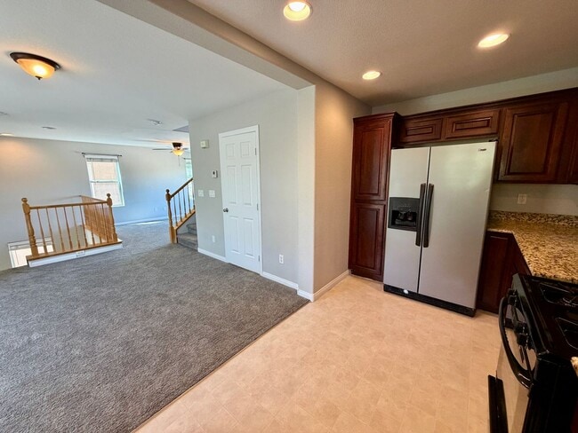 Building Photo - 3 story in Silverado Ranch