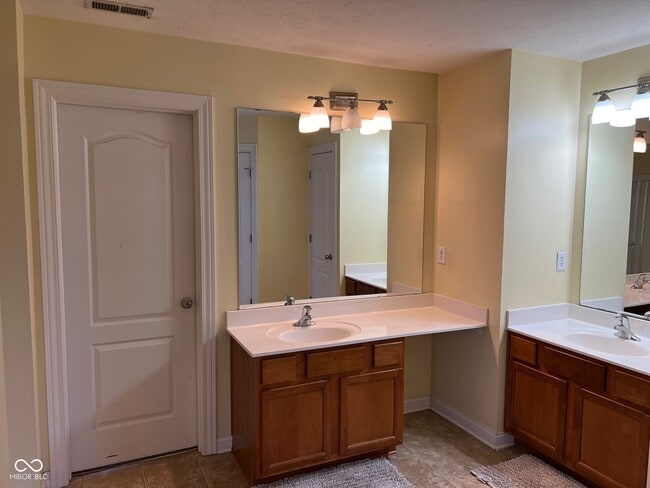 Building Photo - 11237 Niagara Dr