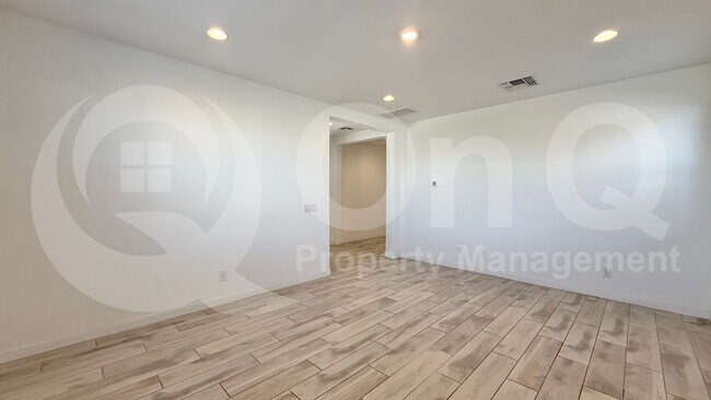 Building Photo - 5324 S 24th Ln