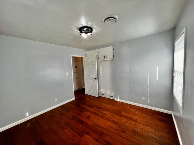 Building Photo - 214 Faber St