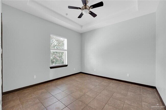 Building Photo - 801 E Daffodil Ave