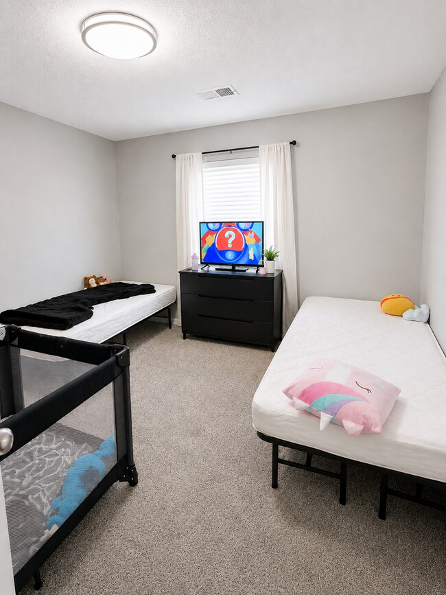 Building Photo - Spacious 2 Bed / 1.5 Bath Apartment at Raleigh Pines