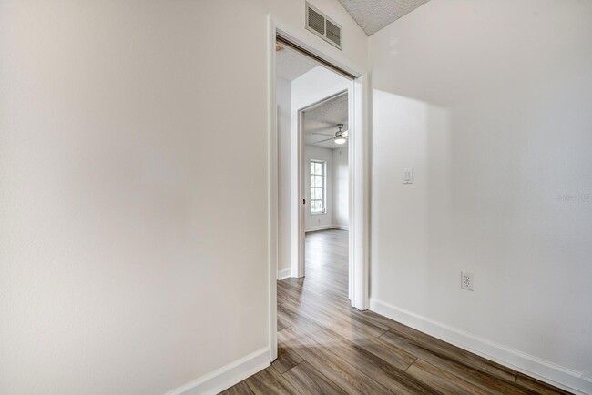 Building Photo - 12 Brentwood Ln