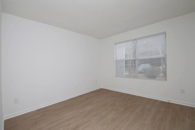 Building Photo - Two Bedroom Apartment