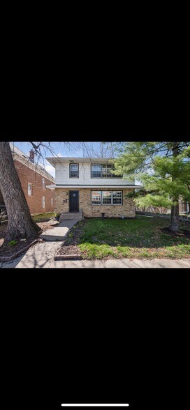 Building Photo - 332 Quincy St NE