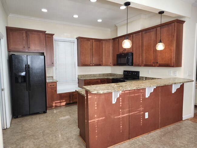 Building Photo - AVAILABLE for showing NOW for ODU FALL SEMESTER 2026!  5-Bedroom near ODU, Military Bases, Hospit...