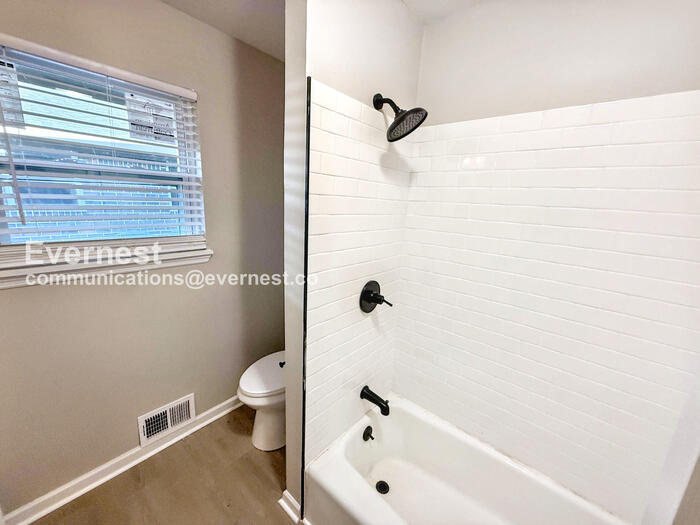 Building Photo - 7423 2nd Ave S