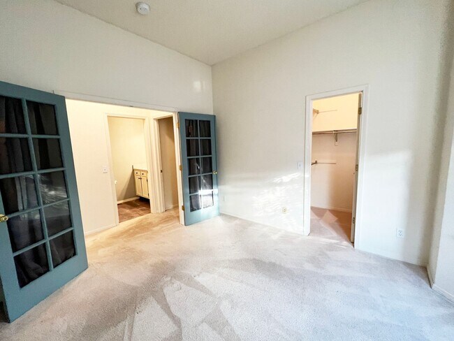 Building Photo - Open Ranch with 3 beds 2 baths and a 2-car...