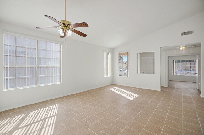 Building Photo - 2054 Cardigan Ave