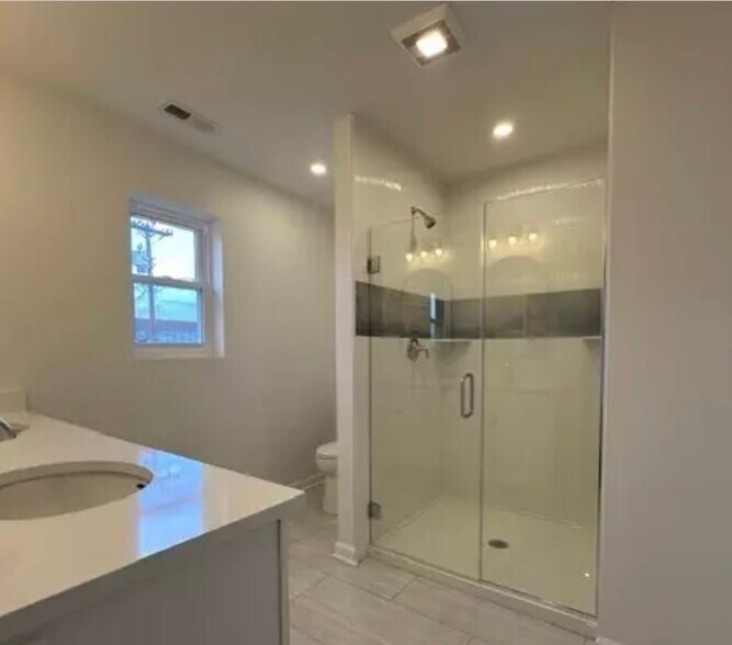 Building Photo - 62 Soundview Ave