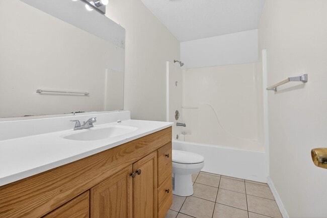 Building Photo - HUGE 6 bed 3 bath Home in Pocatello