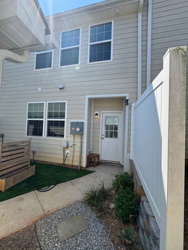 Building Photo - Charming Home in Travelers Rest!