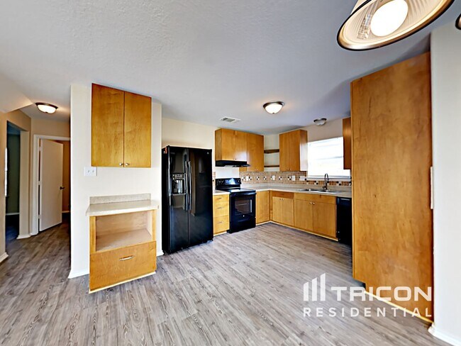 Building Photo - 2107 Hollow Cir