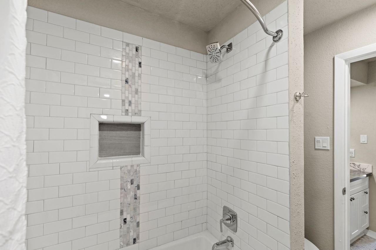 Building Photo - 5094 Glenmont Dr