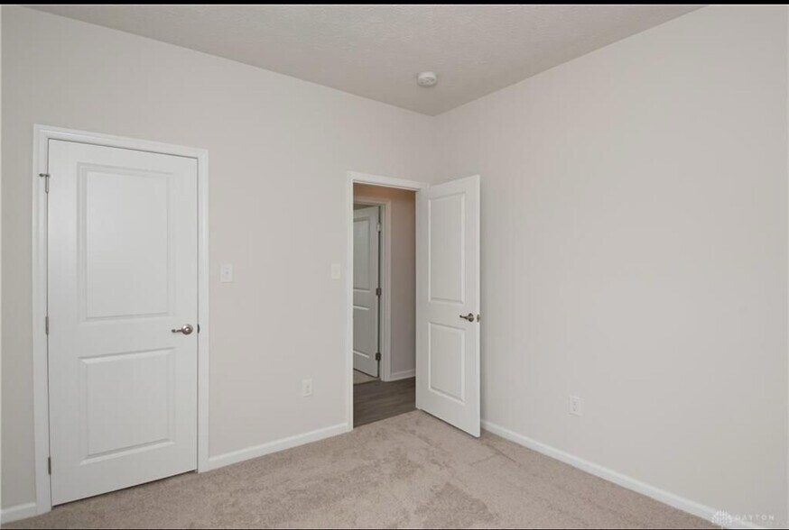 Building Photo - 2125 Schmidt Dr
