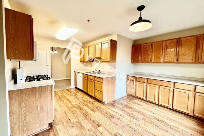 Building Photo - 796 Castle Valley Blvd