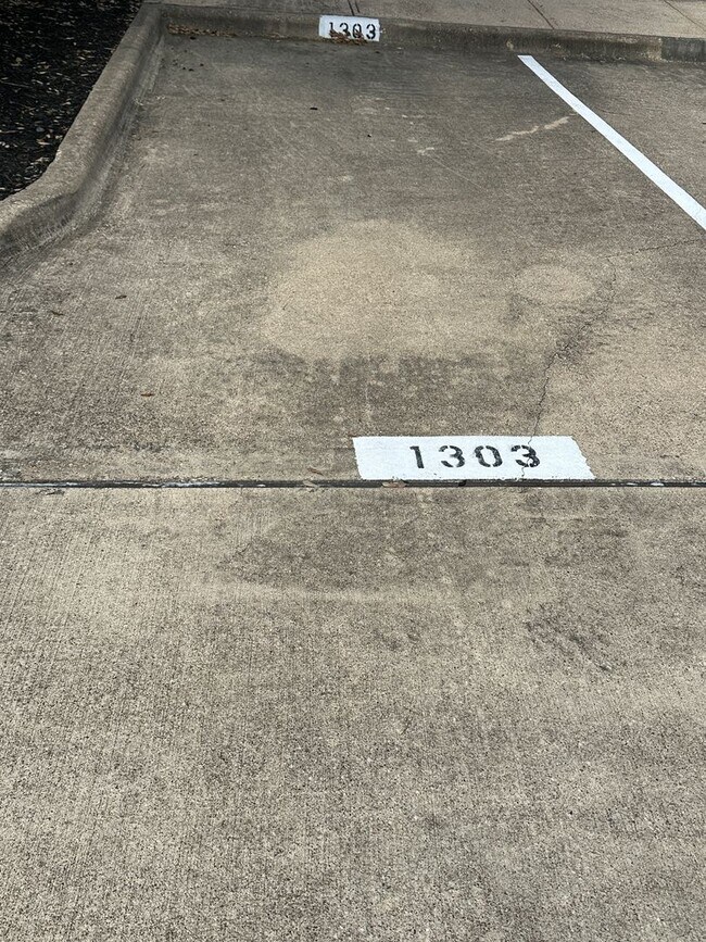 Building Photo - College Station - 2 Bed / 2.5 Bath / 2 story in River Ridge Townhomes