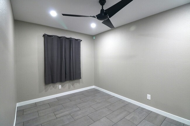 Building Photo - 1 N Naco Way