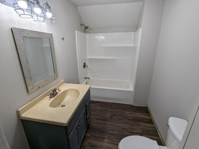 Building Photo - Ward 42 - 7th Ave Duplex