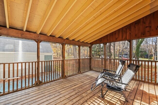 Building Photo - 1142 Washington St