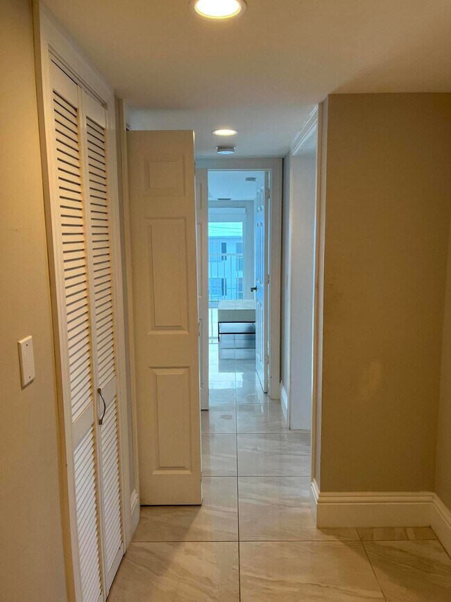 Building Photo - 155 Yacht Club Dr