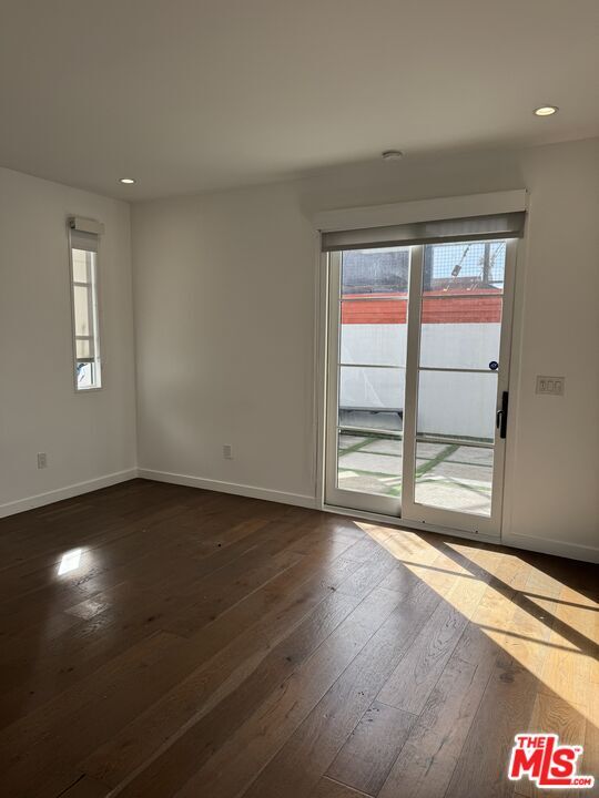 Building Photo - 1009 Palms Blvd