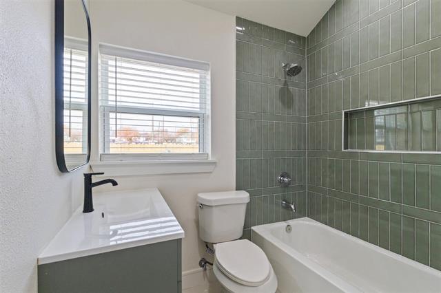 Building Photo - 2317 Peabody Ave