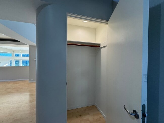 Building Photo - Breathtaking views of Chuckanut Bay!!