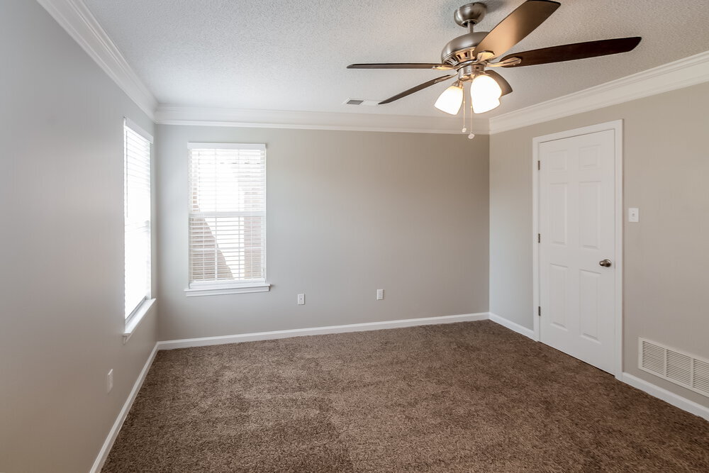 Building Photo - 9793 Dogwood Ct E