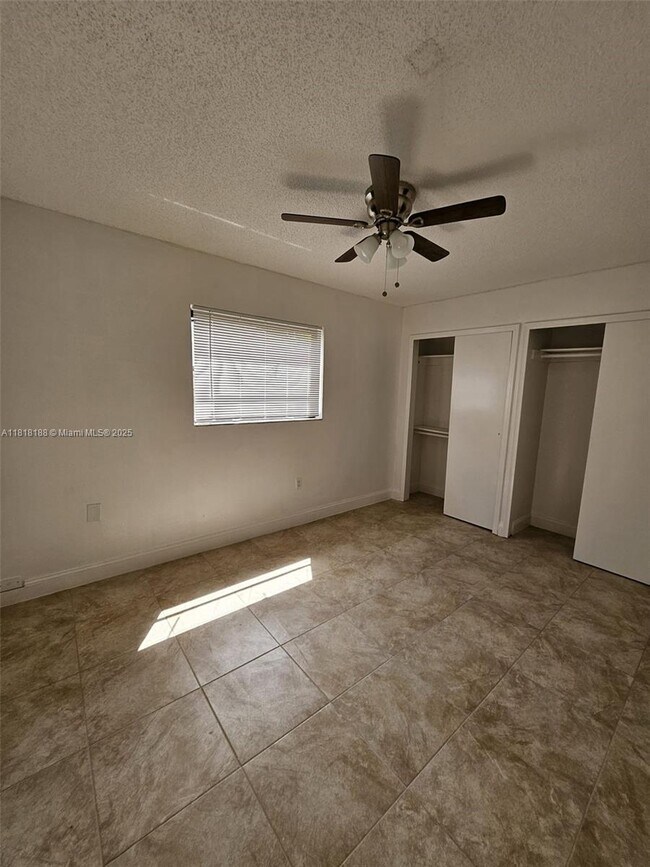 Building Photo - 3941 NW 115th Terrace