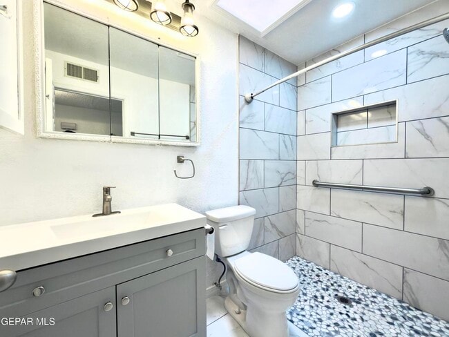 Building Photo - 3217 Funston Pl