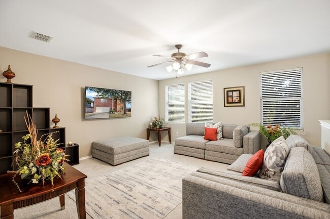 Building Photo - 9601 Euclid Dr