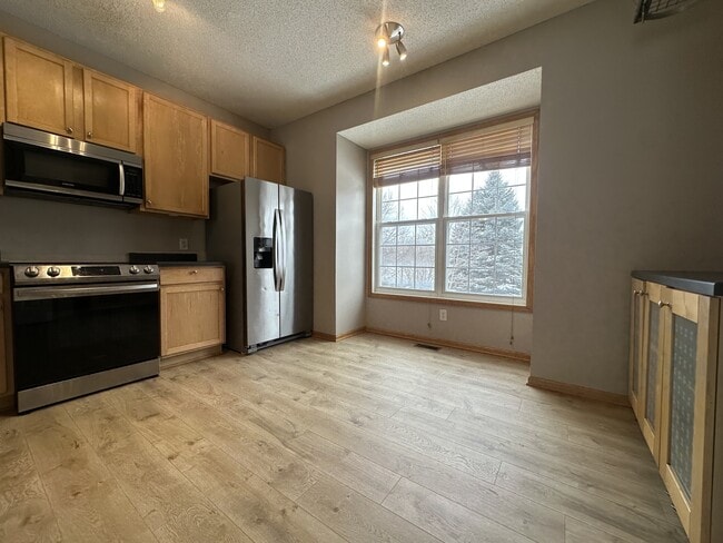 Building Photo - 405 Village Pkwy