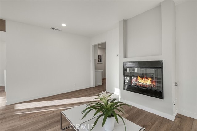 Building Photo - 372 Locust St