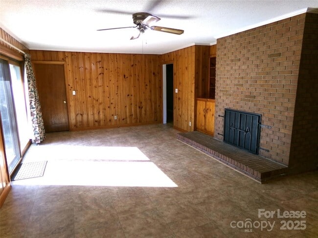 Building Photo - 507 Valleyview Dr