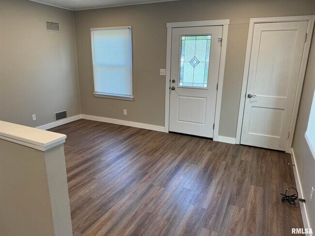 Building Photo - 3803 Pearl Ave