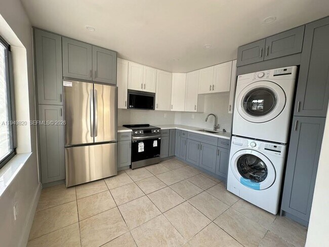 Building Photo - 2223 NW 4th St