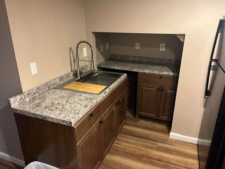Custom sink with extras - 2525 Wendover Rd