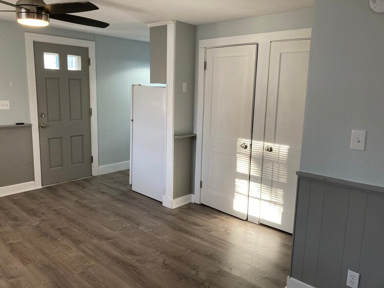 Building Photo - 31 W Old Orchard Ave