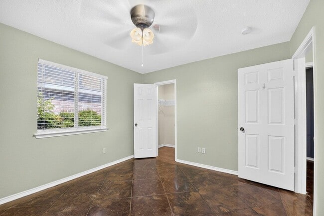 Building Photo - 1012 Triple Crown Dr