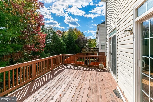 Building Photo - 8265 Glade Bank Dr