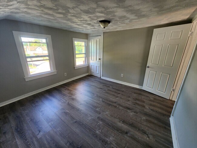 Building Photo - Two Bedroom Single Family Home!