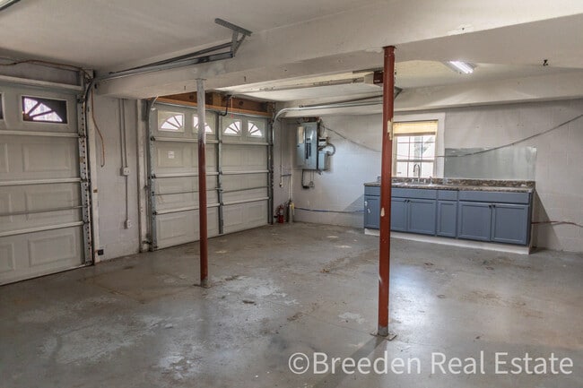 Building Photo - 220 Sequoyah Cir