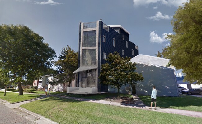 Primary Photo - 308 1/2 E Clark St