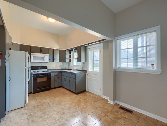 Building Photo - 2210 N 3rd St