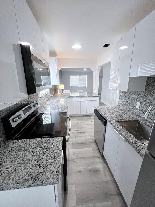 Building Photo - 140 NW 124th St