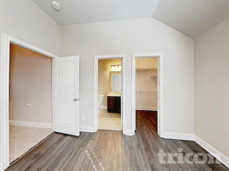 Building Photo - 513 Alice Ln